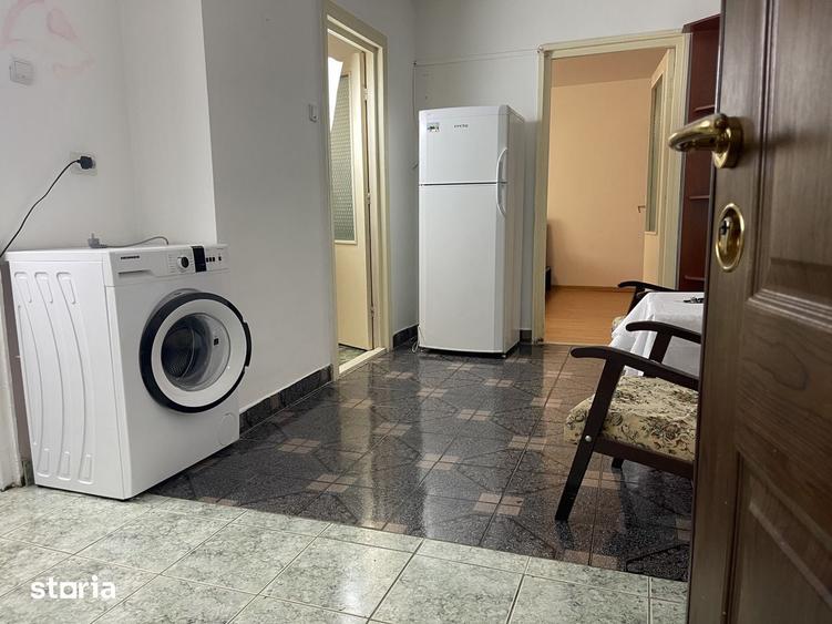 Garsonieră decomandată în Precista