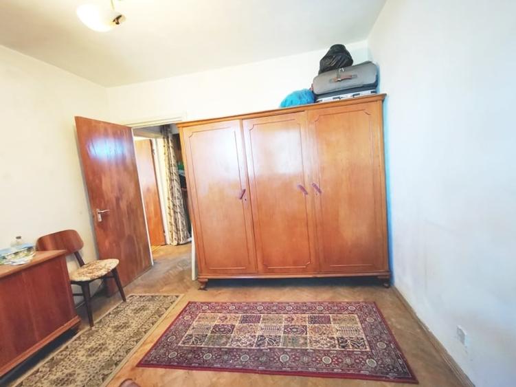 Apartament cu 3 camere semidecomandat în Bucureștii Noi