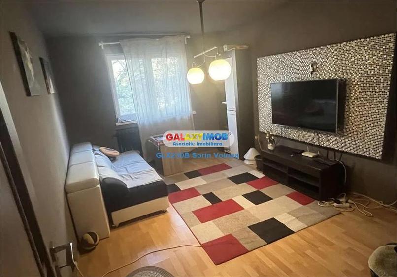 Apartament cu 4 camere semidecomandat, mobilat în Tei