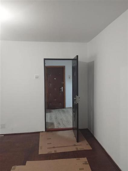 Apartament cu 2 camere semidecomandat în 9 Mai