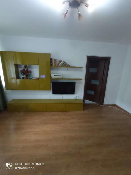 Apartament cu 2 camere semidecomandat în Gara de Nord