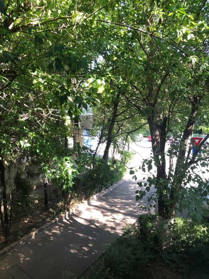 Apartament cu 2 camere semidecomandat în Berceni
