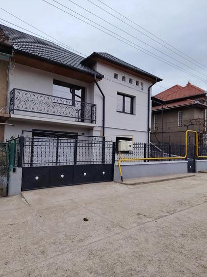 Casă cu Teren 275 Mp în Central
