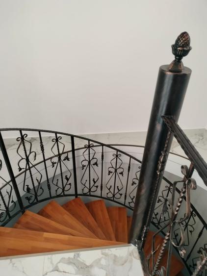 Casă individuală cu 5 camere cu Teren 200 Mp în Lujerului