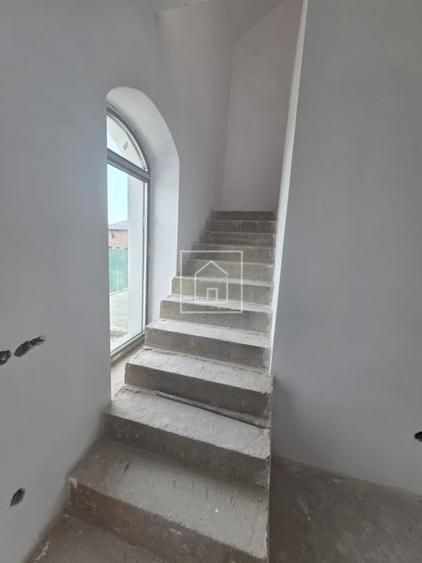 Casă cu 5 camere cu Canalizare în Șura Mică