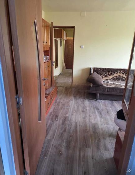 Apartament cu 3 camere semidecomandat în Șagului