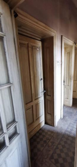 Apartament cu 4 camere semidecomandat în Armeneasca