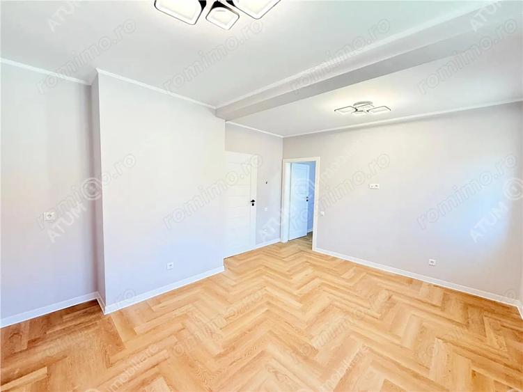 Casă cu 7 camere cu Teren 644 Mp în Central