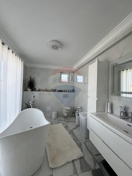 Apartament cu 4 camere decomandat în Central