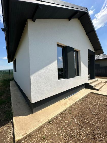 Casă individuală cu 3 camere cu Teren 250 Mp în Crevedia