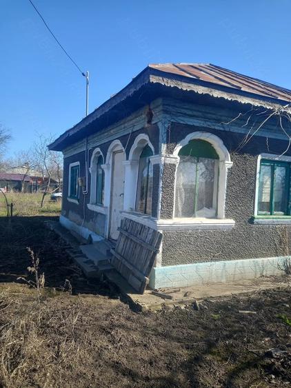Casă cu Teren 2020 Mp în Dragoș Vodă