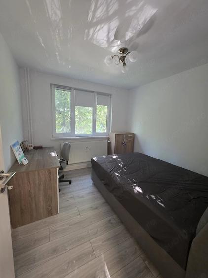 Apartament cu 3 camere semidecomandat în Titan