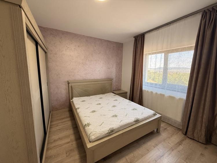 Apartament cu 3 camere decomandat, mobilat în Cetate