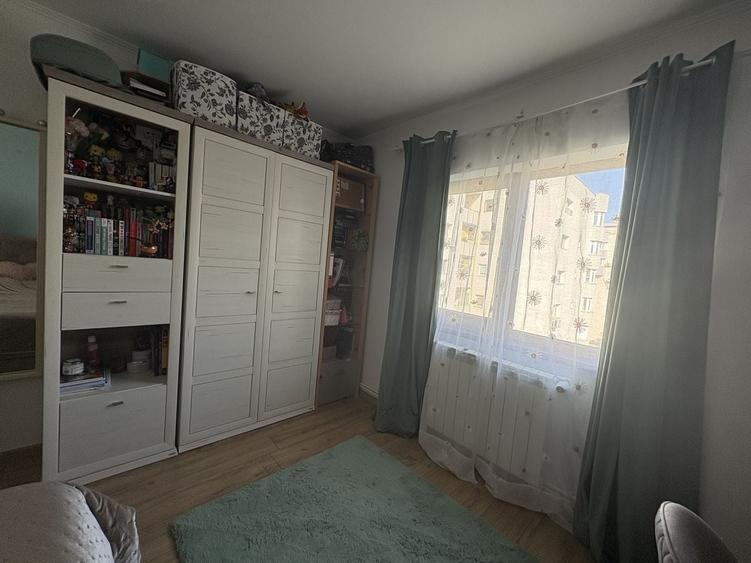 Apartament cu 4 camere decomandat, mobilat în Vitan Mall
