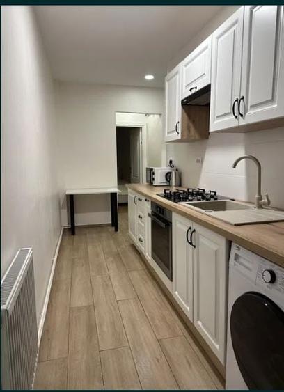Apartament cu 2 camere decomandat, mobilat în P-ța Romană