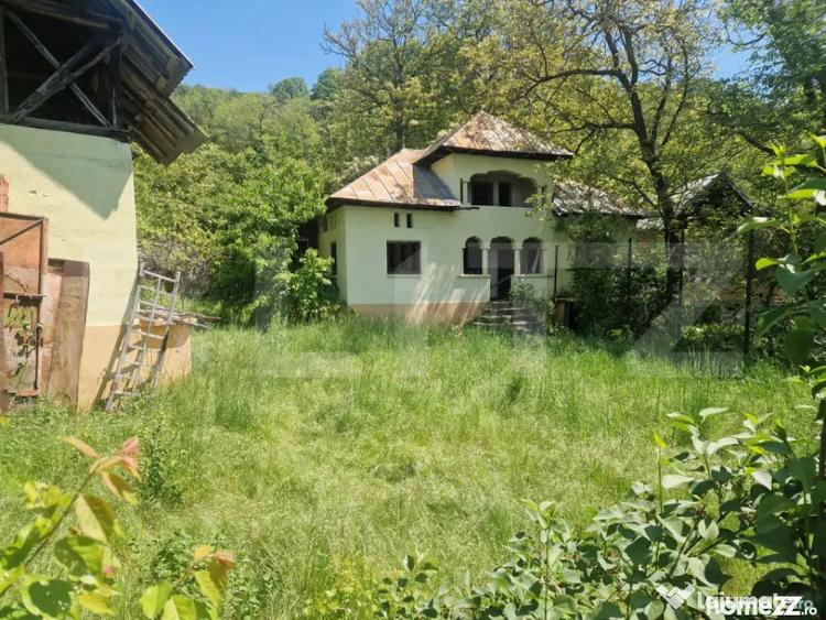Casă cu 4 camere cu Teren 4332 Mp în Central