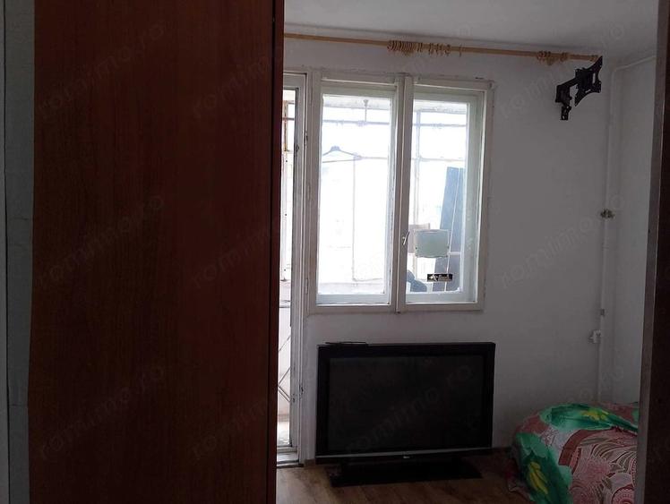 Apartament cu 4 camere semidecomandat în Drumul Taberei
