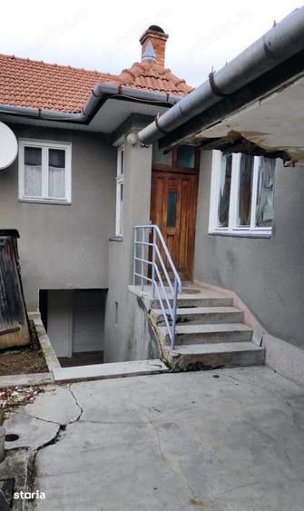 Casă cu 5 camere cu Teren 147 Mp în Gruia