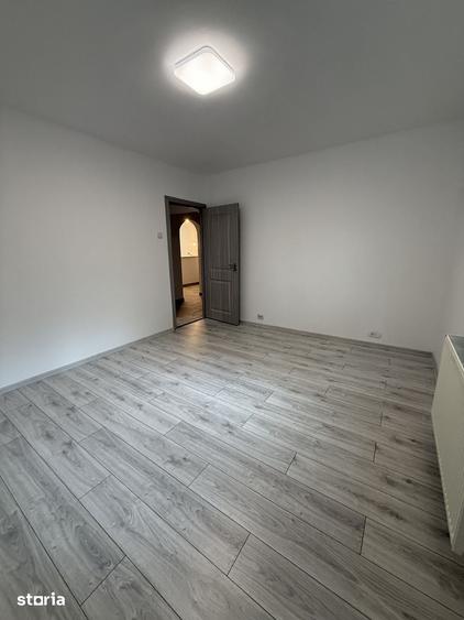 Apartament cu 3 camere în Tei