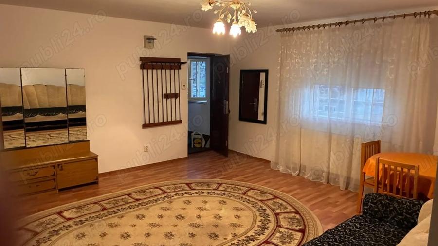 Apartament cu 4 camere semidecomandat în Vișan