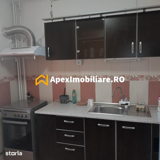 Garsonieră decomandată în Tei