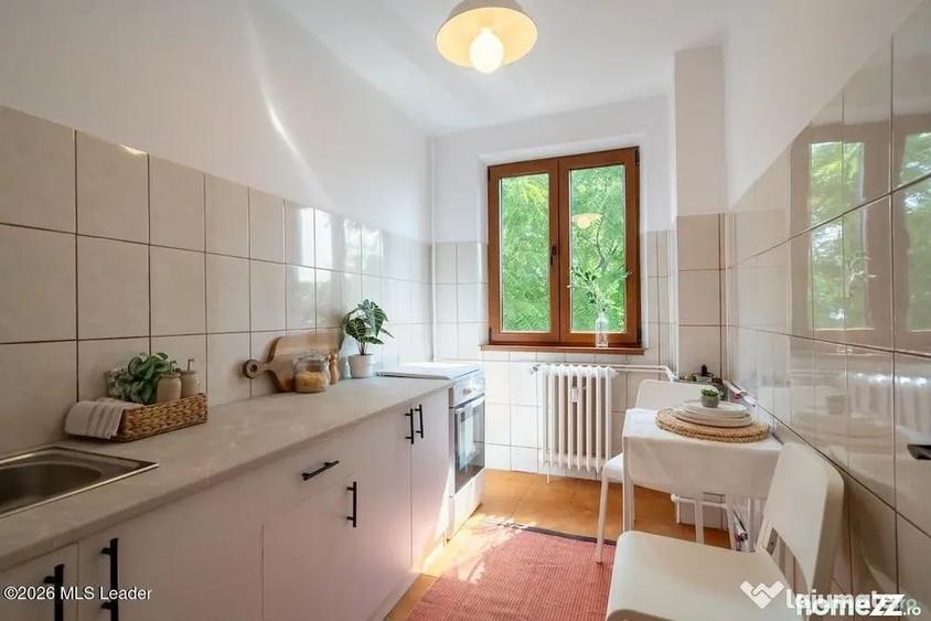 Apartament cu 4 camere semidecomandat în Drumul Taberei