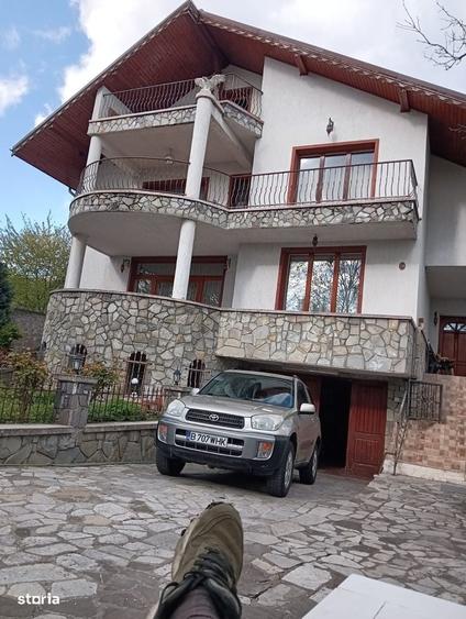 Casă cu 4 camere cu Teren 3542 Mp în Cornu
