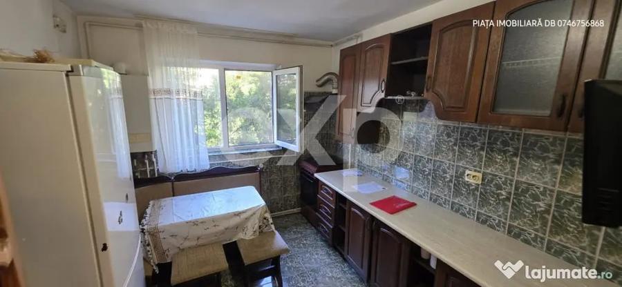 Apartament cu 2 camere semidecomandat în Micro 11