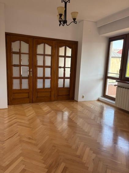 Apartament cu 3 camere decomandat, mobilat în Cotroceni