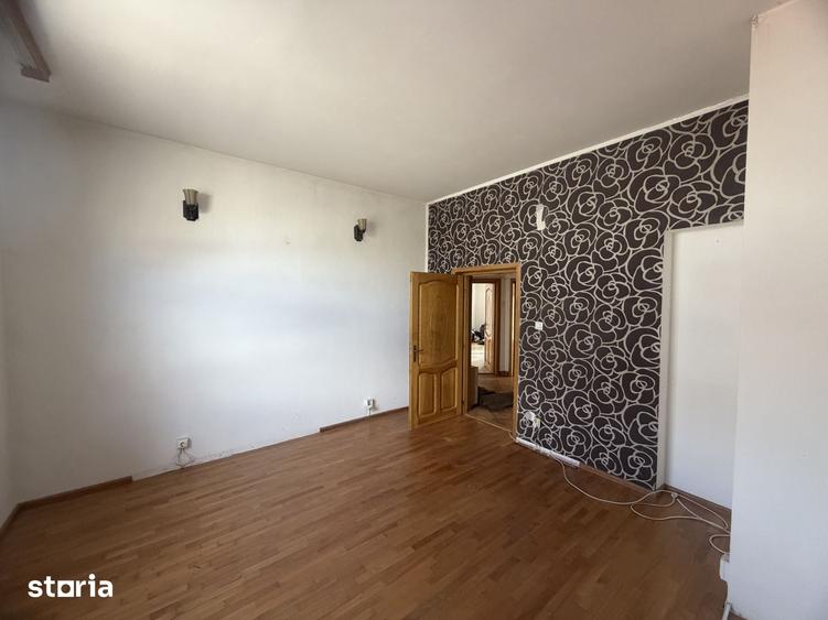 Casă cu 6 camere cu Teren 180 Mp în Central