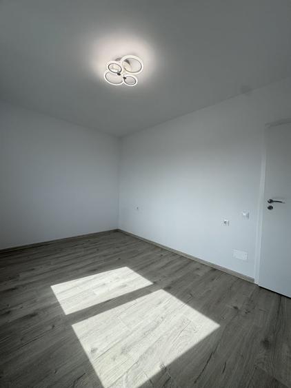 Apartament cu 5 camere semidecomandat în Central
