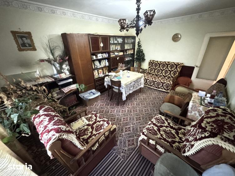 Apartament cu 3 camere decomandat în Coiciu