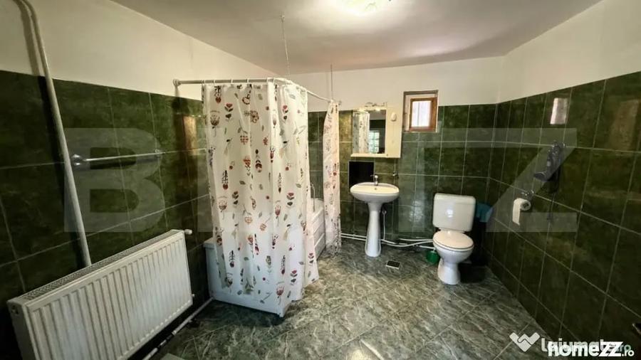 Casă cu 5 camere cu Teren 382 Mp în Pietroșița