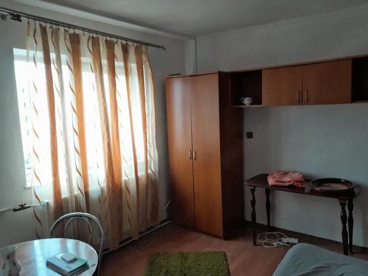Garsonieră decomandată în 6 Vânători