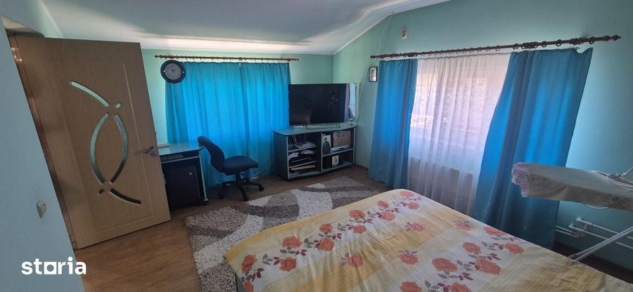 Casă cu 4 camere cu Teren 200 Mp în Valu lui Traian