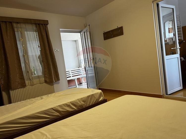 Casă individuală cu 9 camere cu Teren 480 Mp în Sud
