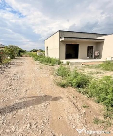 Casă cu 4 camere cu Teren 470 Mp în Central