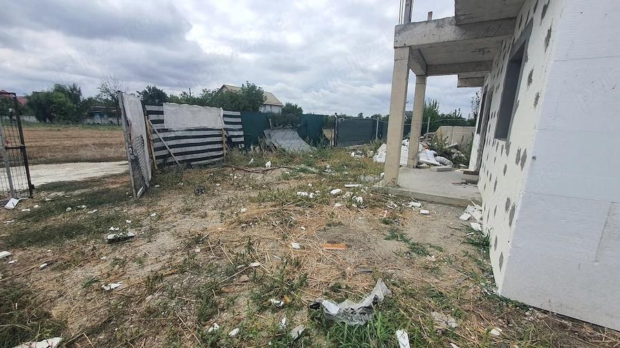 Casă cu 5 camere cu Teren 440 Mp în 1 Decembrie