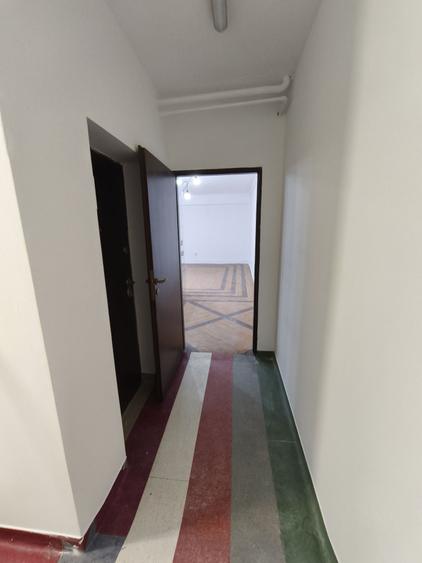 Spațiu comercial, de 85 mp, în Florești
