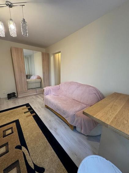 Apartament cu 2 camere semidecomandat, mobilat în Victoriei
