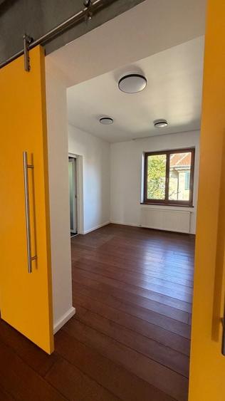 Casă individuală cu 12 camere cu Teren 400 Mp în Kiseleff