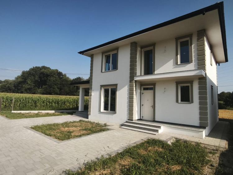 Casă cu 5 camere cu Teren 480 Mp în Horodnic