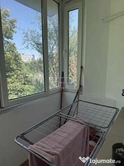 Apartament cu 4 camere semidecomandat în Drumul Taberei
