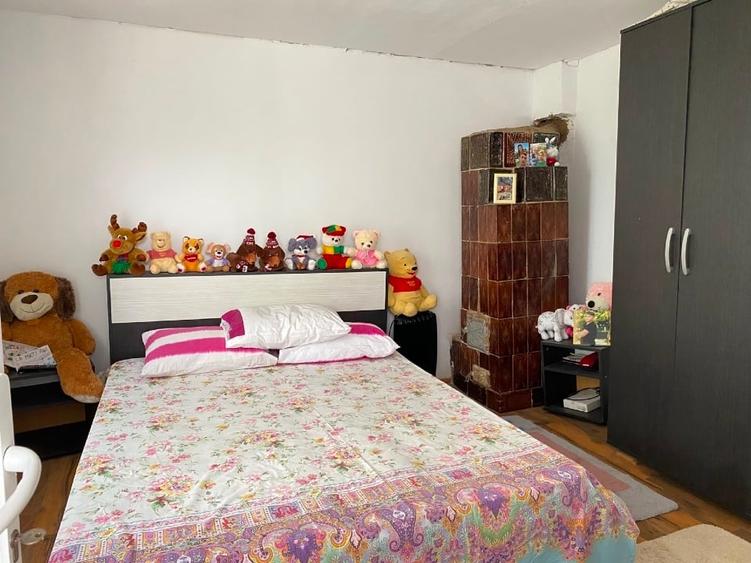 Casă individuală cu 3 camere cu Canalizare în Izvor