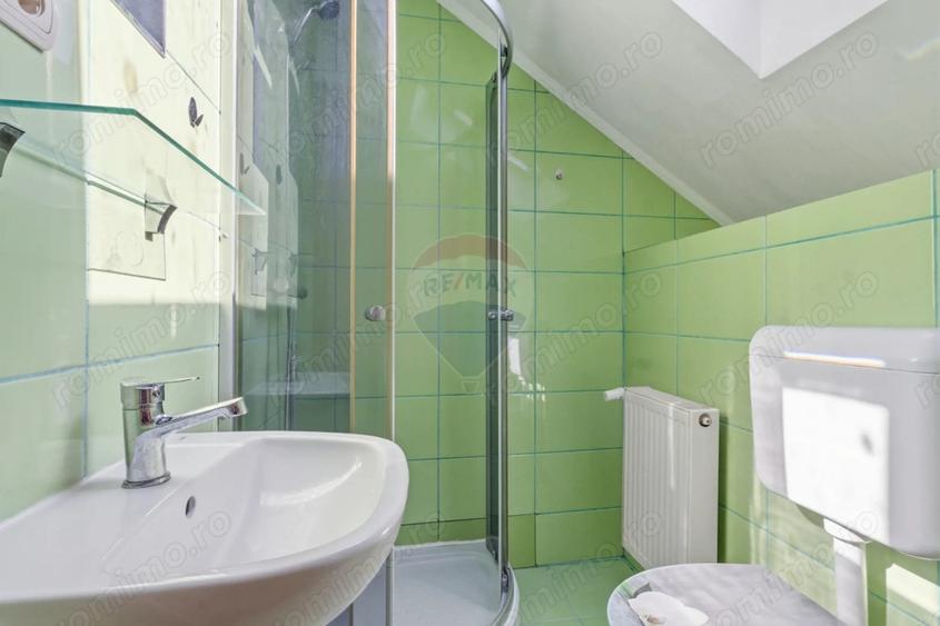 Apartament cu 3 camere decomandat, mobilat în Pârneava