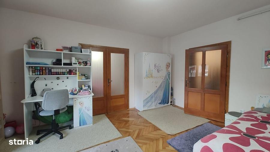 Casă cu 3 camere în Cărpiniș