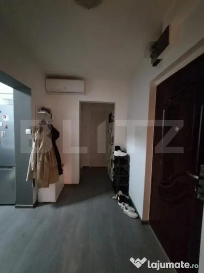 Apartament cu 3 camere semidecomandat în Central