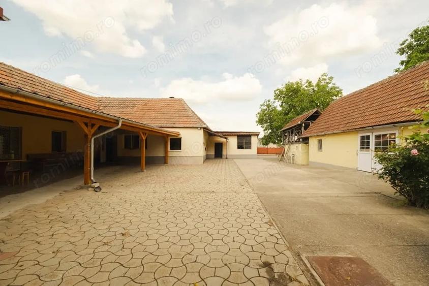 Casă cu Teren 2634 Mp în Jebel