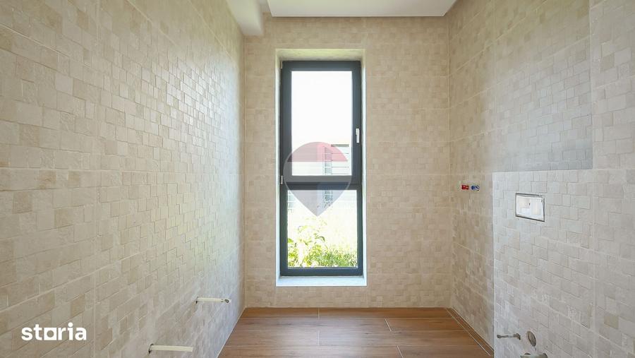 Casă cu 4 camere cu Teren 538 Mp în IAR
