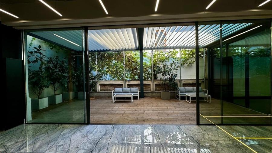 Casă individuală cu 20 camere cu Piscina în Aviatorilor